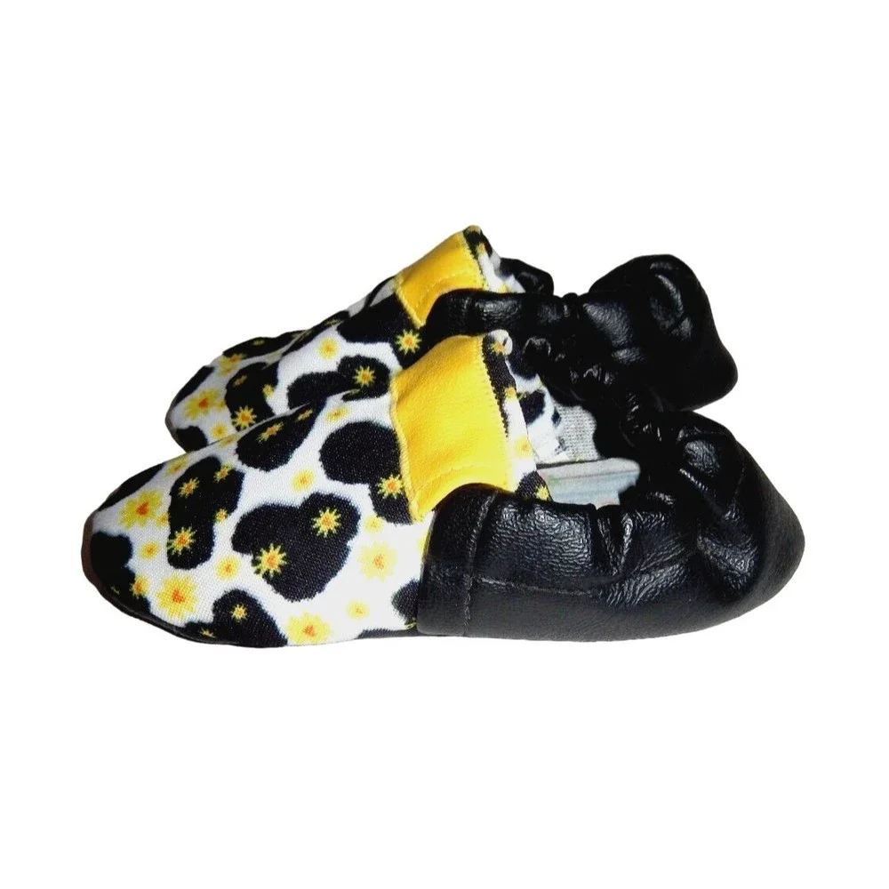 Moo Fields Toddler Child's Size 8 Moccasins Cow & Flower Print Handmade Non-Slip